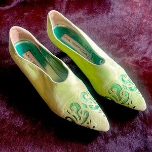 Peridot suede pumps for Spring! 7.5